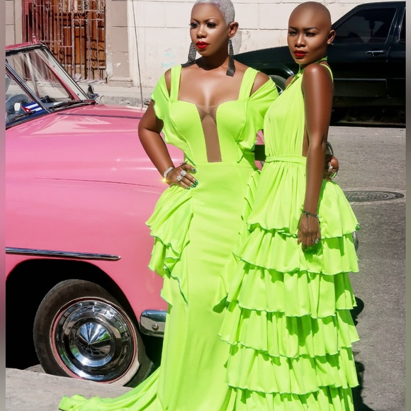 Ruffle custom dress on the right - Picture 2 of 2